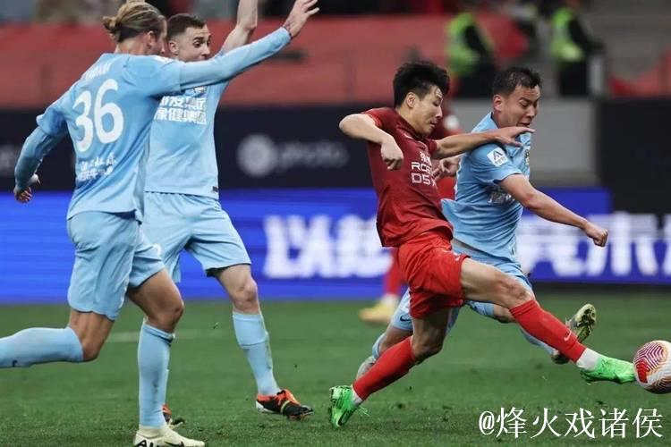 武磊张琳芃巴尔加斯破门 上海海港3-1战胜河南队 武磊张琳芃巴尔加斯破门 上海海港3-1战胜河南队